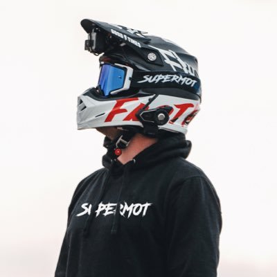 Je roule à moto mais je ne suis pas un motard ! 🤔Supermotard & Enduro https://t.co/UcWirTB99M 🎥 Partenaire moto https://t.co/aqbH3GRcQk