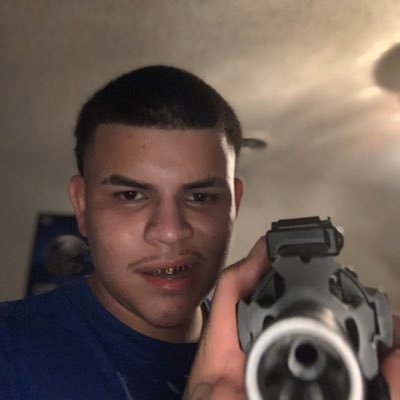 lul2x1's profile picture. $W1RV3 $1D3 trynna make money not friends need to come up gotta family otw💯🔥⛽️👨‍👩‍👧