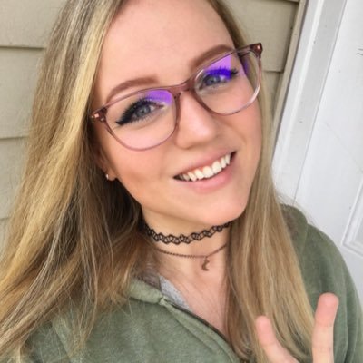 Hi there! you can call me Jean! I'm just your typical nerd that likes watching anime and has a big obsession with glasses, bows and a little rock n roll