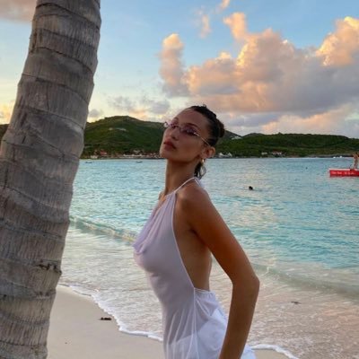 wtermelonsugars's profile picture. 🕊