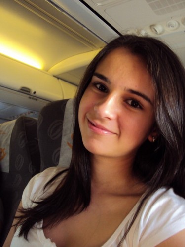 Sou abraços, sorrisos, ânimo, bom humor, sarcasmo, preguiça e sono. Música alta e silêncio. Serei o que você quiser,mas só quando eu quiser.