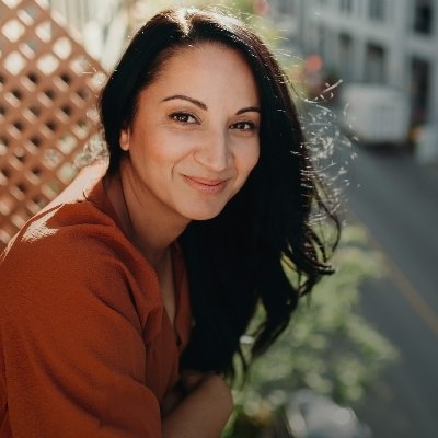 Producer, Director, Writer. A polyglot (English, French, Romanian, Spanish and Moroccan), passionate about human stories that reveal the invisible side of life.
