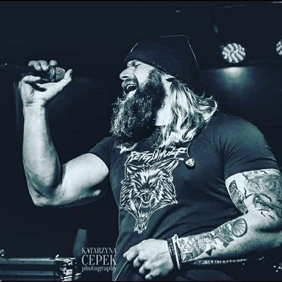 Lead singer of your mom's favorite band @blacktopmojo🎙New record out Aug 13 https://t.co/41dsuZ5s4Y— Free Livin' ▪︎ Rock and Rollin' ▪︎ Road Trippin'