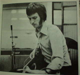 過去にハマったものはBeatles、Eric Clapton、Little Feat、吉田拓郎、筒井康隆、司馬遼太郎、POPEYE、オフロードバイク、オートキャンプ、ウクレレ…と数知れず。今はリタイヤ後の下り坂を颯爽と転がっています。