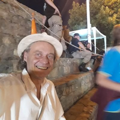 realbigjuly's profile picture. Lo imposible sólo tarda un poco mas, les pido paciencia y que no abandonen la lucha por un mundo mejor.