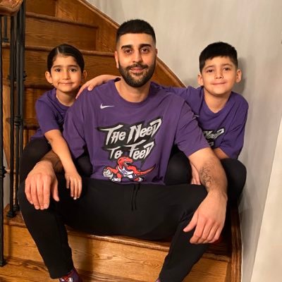 thesmalhotra's profile picture. 