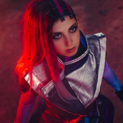 Je craft, des fois je créée des cosplays, je stream ou les deux mais souvent je vis et c’est déjà pas mal | Co-Fondatrice de @LigueCosplay | Blizzard fan