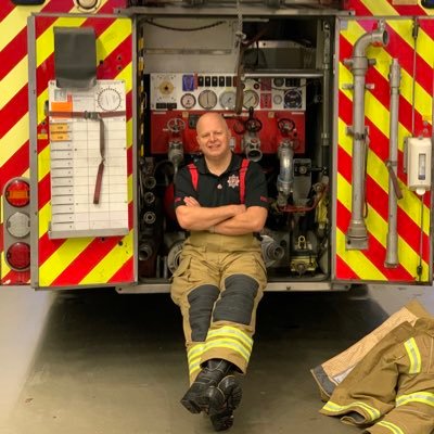 ex Firefighter, Gardener, Official Photographer @flamesicehockey. Views my own.