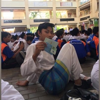 saya kan cuma makanan ikan