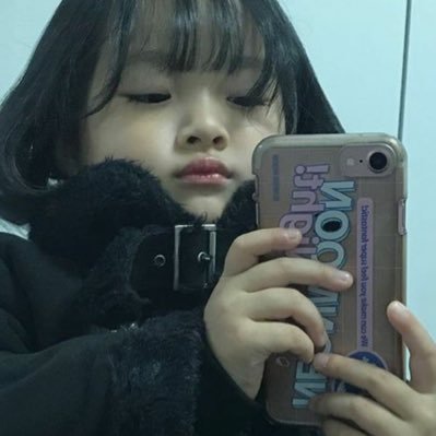 veniceev's profile picture. looking sad in all the nicest places