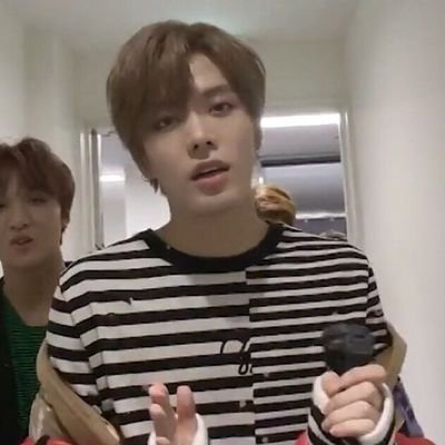 shigecoree's profile picture. hey hey you you don't follow this account lol it's dead. i moved.