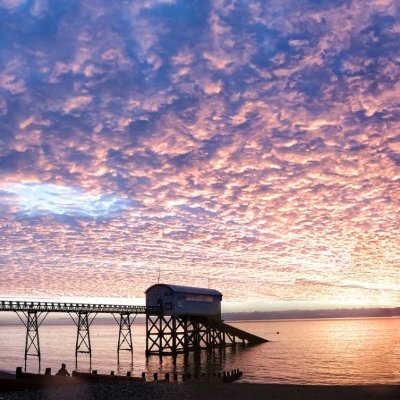 ChaletsSelsey's profile picture. Two charming self-catering chalets in the heart of the peaceful seaside village of Selsey, West Sussex. Twitter newbies! Open for bookings from 4th July!! 

​