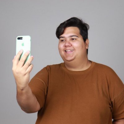 Publicitário / Produtor Audiovisual / Produtor de eventos / Metida a influencer e closeira nas horas vagas.