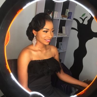 i sell trendy wears👗,heels👠,sneakers👟,slides, bags👜@ affordable prices,kindly WhatsApp 07088295286,gracy collections gat you covered....