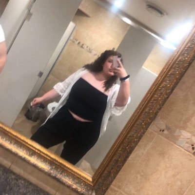 shennengelle's profile picture. would rather be at the bar