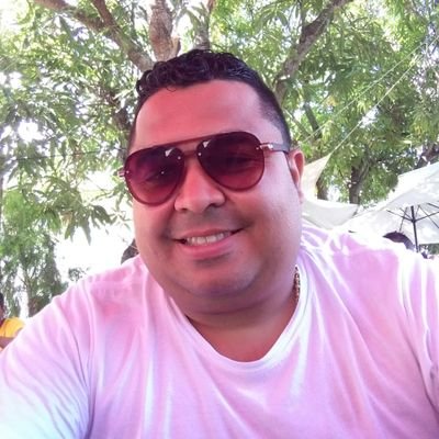 Buscaré en esos ojos bello lo dulce de la primavera y ver en esos labios el caudal de tu hermosa sonrisa autor:RGL un poeta enamorado de la vida de las mujeres