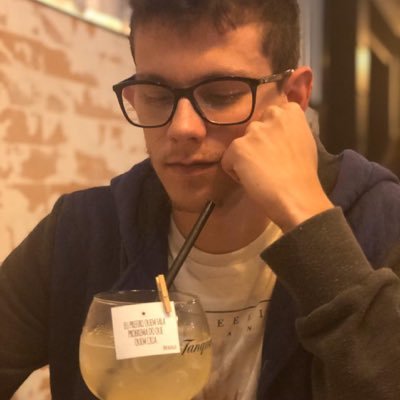 Futuro enfermeiro (se eu não me estressar e trancar o curso) 26 years, pelo menos no RG. 💙💜💖🏳️🌈