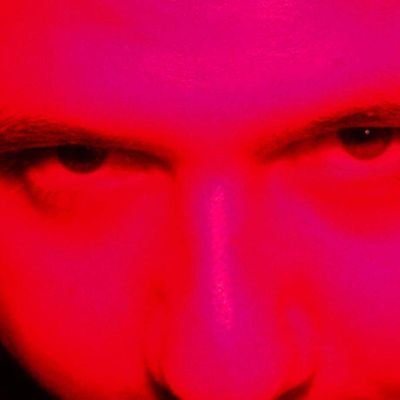 Musico, poeta y loco, otaku gamer, dibujante. Lector empedernido, creador de historias locas, amante del terror, rockandrollero de corazón.