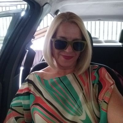 Sou feliz,por ser a pessoa que me tornei, amo a Deus acima de tudo,amo meus filhos e minha netinha!!! Amo minha família e meu país !!!!