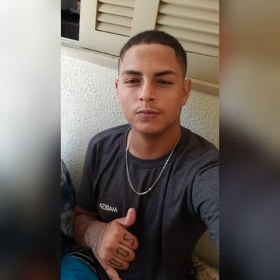 Eu sou só um refém, a minha mente é um cativeiro.
Froid