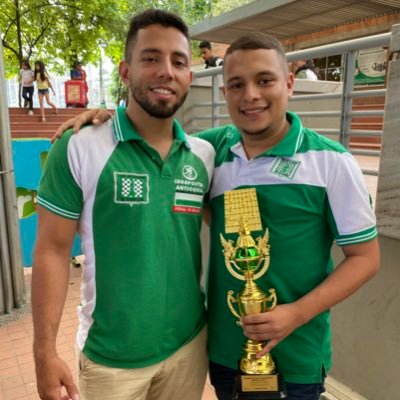 Gran Maestro Internacional de ajedrez. GM ♟Campeón colombiano de mayores.Entrenador Liga de Antioquia. Administrador de Negocios, EAFIT.