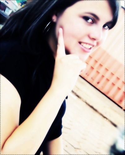 Todo mundo qer ser feliiz
Ngm qer sofrer.
Mas vc ñn pode ter arco-íris
{...} sem chuva.