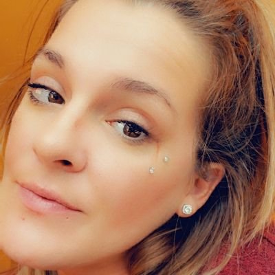 Amber39954726's profile picture. I'm here for the show