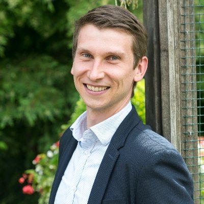 Multilingual PR guy with a background in translation working in FinTech @ridecapital
