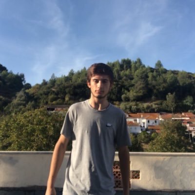 Sport Lisboa e Benfica❤
jogador de hóquei em patins \_.