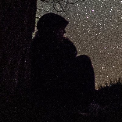 Lejos de estas nubes grises hay un cielo azul, nos vemos alli