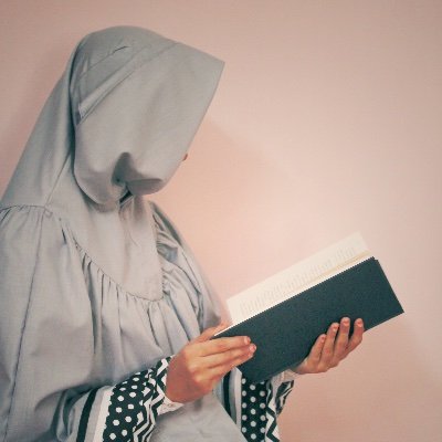 bibliomaniacaza's profile picture. 23 | She/Her | Book reviewer | love to talk and occasionally rant about books | For queries-bibliomanaicaza@gmail.com