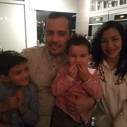 Sobre todas las cosas cuida tu corazón, porque éste determina el rumbo de tu vida. → Proverbios 4:23. #Carla #Giuseppe #Michele #Amalia ♡ #GiusseppeAntonio😇
