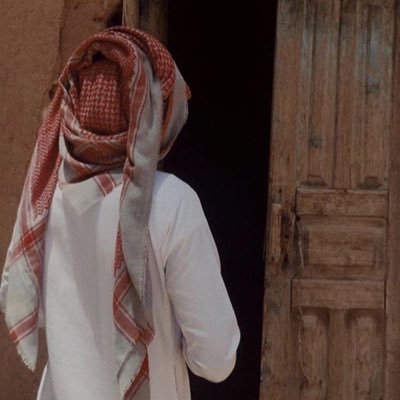 (سنعوسي) كل الذين يسألون عنك كانوا فارغين تويتر عالم افتراضي اغرد بكل ما يحلو لي فسلاماً على اختيار عقلك للتغريده✋
