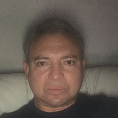 Ingeniero Civil Industrial, casado con María Inés, padres de 2 hijos