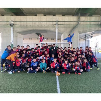 大阪教育大学 フットサルサークル Pick of Jumble（通称:ピコジャ)です！ 男女各30人の約60人程で活動してます！ 毎週金曜日 スポーツパーク松原で19時〜21時で練習してます！練習参加、気になることなど気軽にDM下さい😊