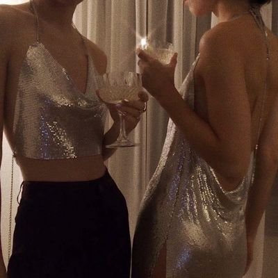 ilest9h43's profile picture. Je tourne en rond à la recherche éperdue d'un angle.