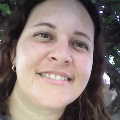 amo boa musica,um bom papo,pessoas inteligentes e bem humoradas,adoro futebol,viajar pelo meu nordeste e amo meus filhos...as letras são minhas melhores amigas.