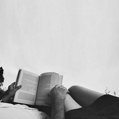 Aspiring Romance Author. Lover of dogs, wine, and good food. I just wanna talk about books, y’all.