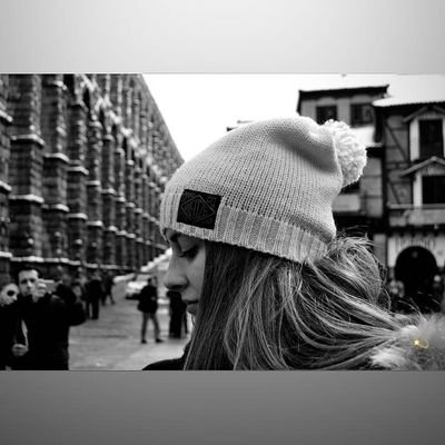 Extrañar es el precio que se paga por vivir momentos inolvidables.