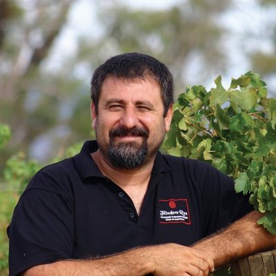 A passionate grower and producer of premium wines.
Single vineyard estate grown wines of distinction !
