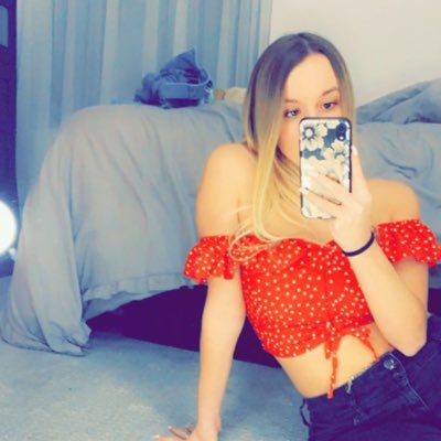 abbeyann_xoxo's profile picture. energy never lies ⭐️ Pisces 🌙