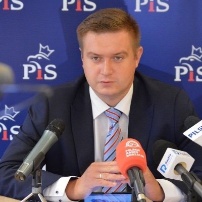 poseł na Sejm RP z okręgu pilskiego, wieloletni wielkopolski samorządowiec, politolog