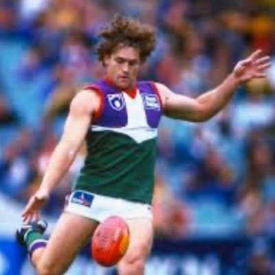 Send us photos of your fave Fremantle Dockers Memorabilia. Let’s see all your old school + recent favourites. 1995 —2020 #foreverfreo