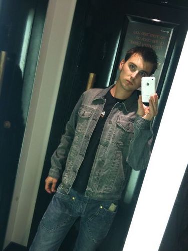DjGreencode's profile picture. Working in IT Support in London.
Living for Music Production/DJing. Drum & Bass music.