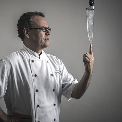 Historiador y cocinero especializado en cocina regional larense, consultor de restaurantes y Cronista Gastronómico del Edo. Lara. Tenedor de Oro AVG 2014 y 2022