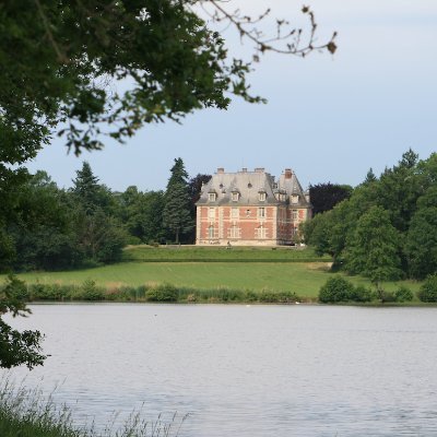 Un #château taillé pour y faire entrer les 1001 étangs de la #Dombes ! Un joyau à découvrir en famille ou lors d’un #séminaire.
Une gestion d'@Hephata_Chateau