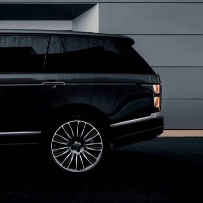 MhiztaYoungzy's profile picture. calm but not calm