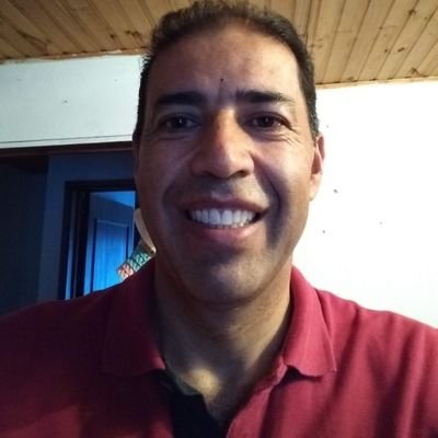 Uriel_ArevaloM's profile picture. Ing. civil, 
Teólogo-Biblista, 
Literato, 
Asiduo lector, 
Aspirante a escritor, 
Profesor de física,
Amigo de los pobres.