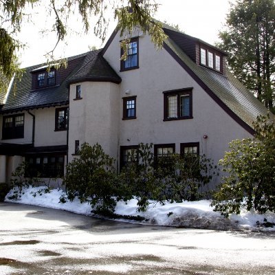 Le compte twitter officiel de la Maison Française à Wellesley College! 🇫🇷