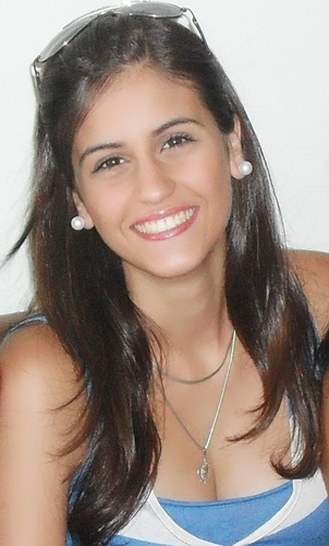 Corinthiana roxa, futura dentista, amiga, temperamental, persuasiva, teimosa, imprevisível e brava. Prazer!